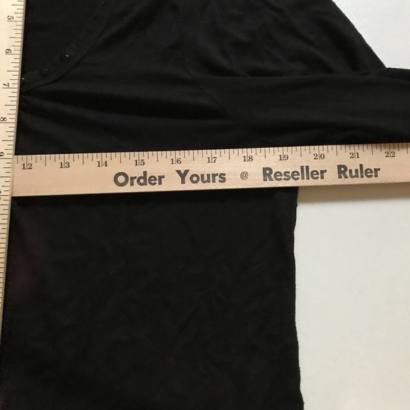 Daisy Fuentes size Medium Black 3/4 Sleeve Embellished Scoop Neck - Picture 4 of 6